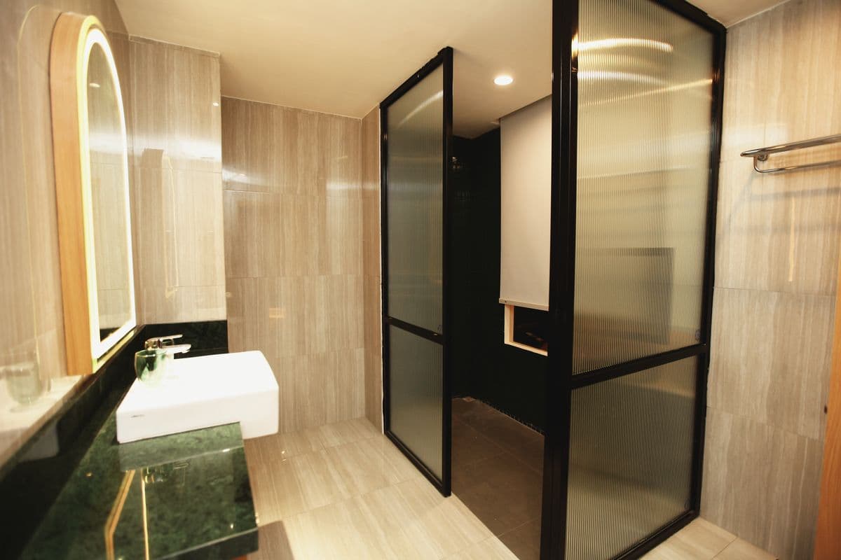 Park Regis Hotel — 11